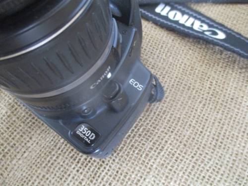 Bid Only For QuiYze - Vintage Canon EOS 350D Digital Camera With Attached Canon Zoom