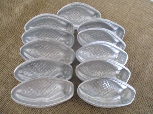A Nice Lot Of 11 Vintage Nutbrown Aluminum Mini Fish Moulds      Made In England