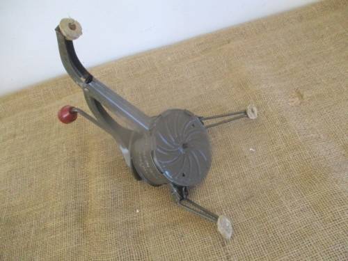 Seldom Available......Rare Vintage Metal Mouli Julienne Shredder With Complete Set Discs  France