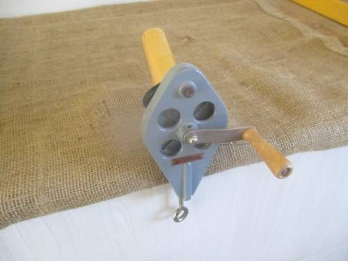 Vintage Cast Iron Trico Woolwinder