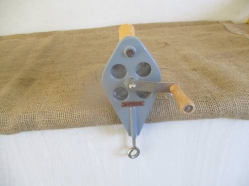 Vintage Cast Iron Trico Woolwinder