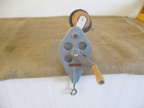 Vintage Cast Iron Trico Woolwinder