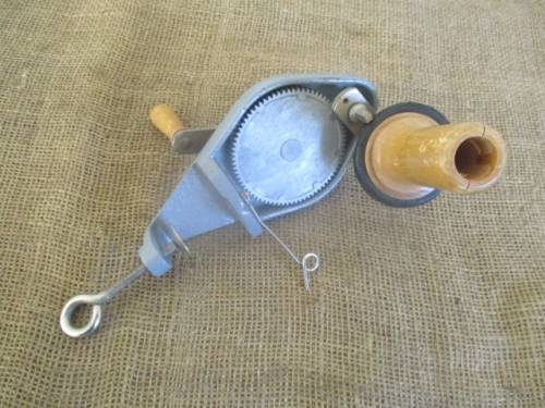 Vintage Cast Iron Trico Woolwinder