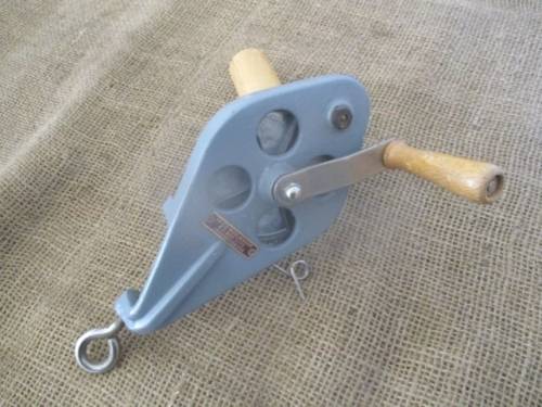 Vintage Cast Iron Trico Woolwinder
