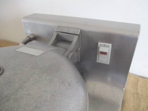 Beautiful And Popular Vintage Wells Model WB-1 Waffle Maker