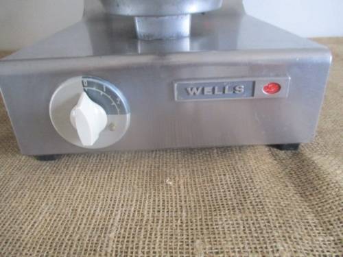 Beautiful And Popular Vintage Wells Model WB-1 Waffle Maker