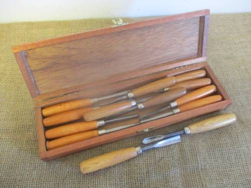 Relisted - Incredible Collection Of 13 Excellent Quality Wood Carving Knifes In Wooden Box