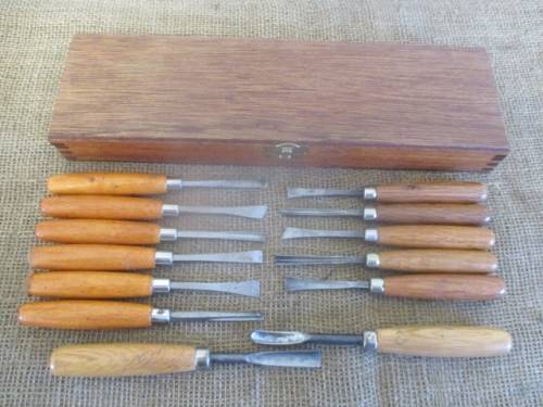 Relisted - Incredible Collection Of 13 Excellent Quality Wood Carving Knifes In Wooden Box