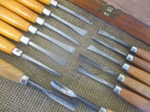 Relisted - Incredible Collection Of 13 Excellent Quality Wood Carving Knifes In Wooden Box