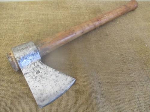 Magnificent Solid Steel Vintage Wood Spliting Axe               Made In England