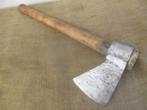 Magnificent Solid Steel Vintage Wood Spliting Axe               Made In England