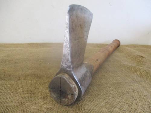 Magnificent Solid Steel Vintage Wood Spliting Axe               Made In England