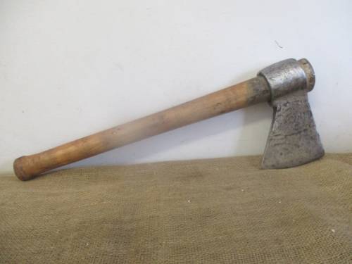 Magnificent Solid Steel Vintage Wood Spliting Axe               Made In England