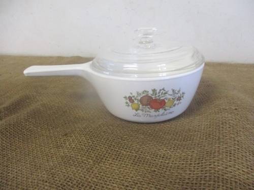 Beautiful Vintage La Marjolaine Corning Ware Spice O' Life P-82-B, 1 1/2 pint Lidded Dish     USA