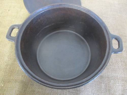 Undoubtedly The Best For Potbrood.....Nice Size Taiwan 41/2 Qt Dutch Oven Cast Iron Flat Bottom Pot