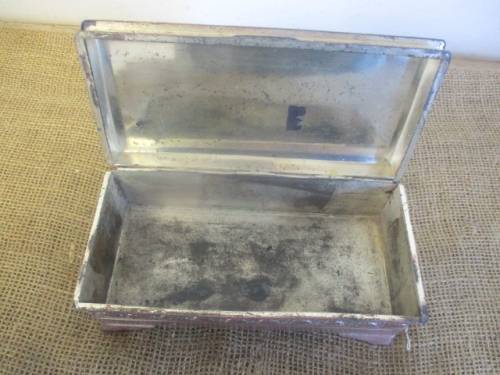 Very Characterful.........Genuine Old Vintage Tin Jewelry Box With Elephant Motive