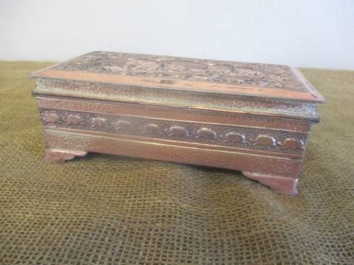 Very Characterful.........Genuine Old Vintage Tin Jewelry Box With Elephant Motive