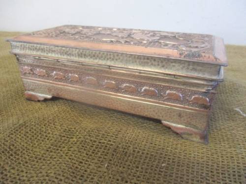 Very Characterful.........Genuine Old Vintage Tin Jewelry Box With Elephant Motive