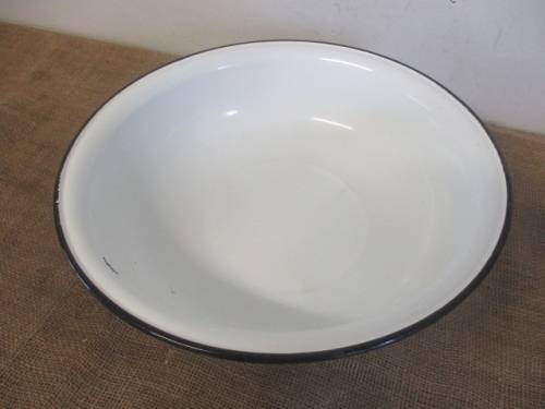 Beautiful Vintage Sizable Old Fashioned Enamel Dish