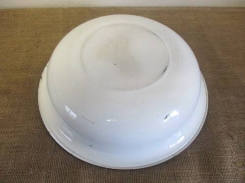 Beautiful Vintage Sizable Old Fashioned Enamel Dish