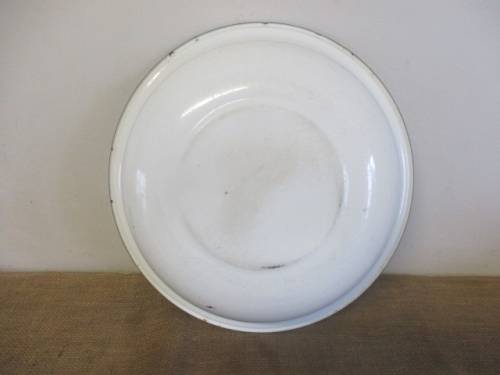 Beautiful Vintage Sizable Old Fashioned Enamel Dish