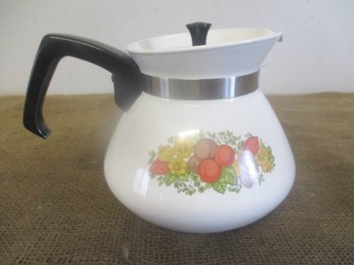Nice Vintage Corning Ware P- 104 6 Cup Tea Pot        Corning, NY. USA