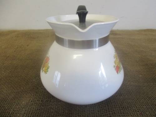 Nice Vintage Corning Ware P- 104 6 Cup Tea Pot        Corning, NY. USA