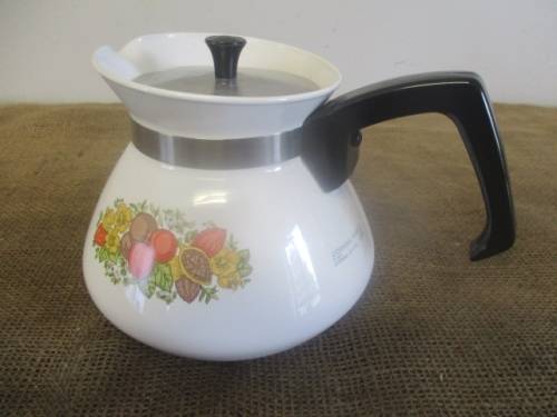 Nice Vintage Corning Ware P- 104 6 Cup Tea Pot        Corning, NY. USA