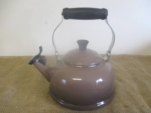 A Good Le Creuset Enamel Coating 1.7 Quarts / 1.6 Litres Whistling Kettle
