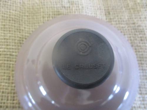 A Good Le Creuset Enamel Coating 1.7 Quarts / 1.6 Litres Whistling Kettle