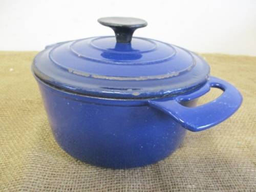 Very Nice Enameld Cast Iron Flat Bottom Pot