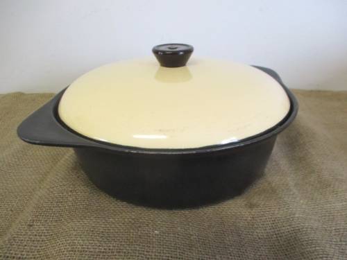 Indispensable In The Kitchen......Very Good-Lookig Cookwell # 12 Cast Iron Flat Bottom Lidded Pot