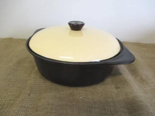 Indispensable In The Kitchen......Very Good-Lookig Cookwell # 12 Cast Iron Flat Bottom Lidded Pot