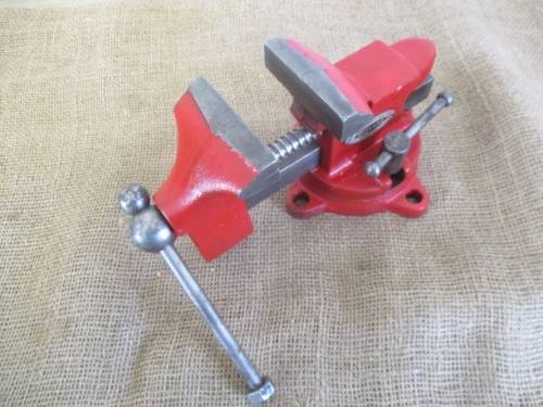 Very Nice Vintage Cast Iron Deeland Swivel Head Workshop Bench Vise