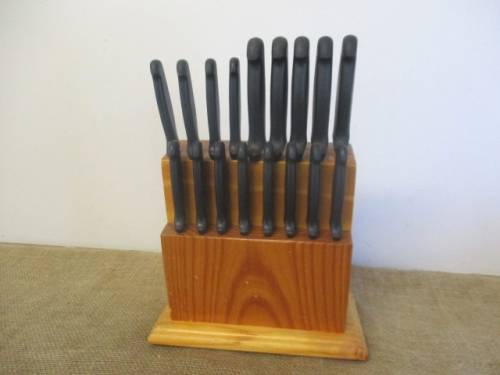 Beautiful 17 Piece Shogun Stainless Steel Knife Set                          Made In Japan