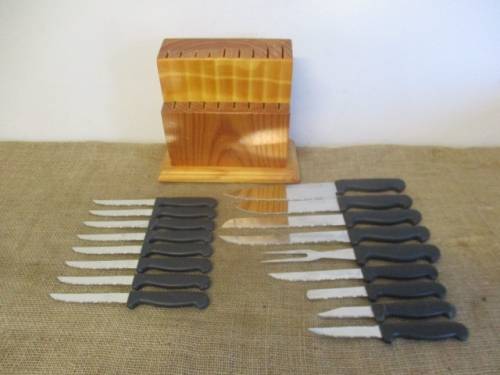 Beautiful 17 Piece Shogun Stainless Steel Knife Set                          Made In Japan