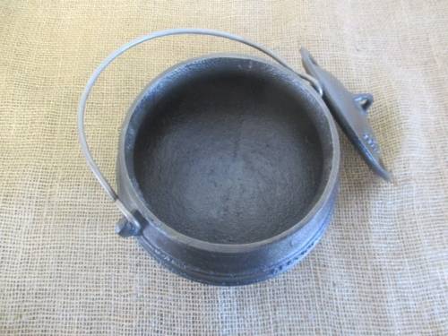 Robust 1/2 Size Heavy Duty Cast Iron BestDuty Three Legged Pot