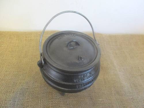 Robust 1/2 Size Heavy Duty Cast Iron BestDuty Three Legged Pot