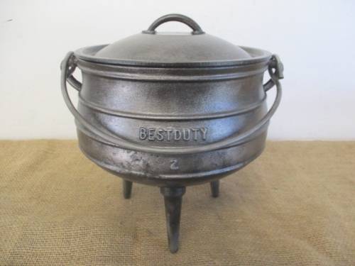 Very Neat And Robust Sizable BestDuty #2 Three Legged Solid Cast Iron Potjie Pot