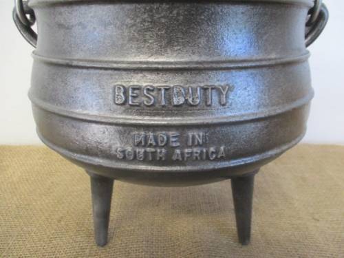 Very Neat And Robust Sizable BestDuty #2 Three Legged Solid Cast Iron Potjie Pot