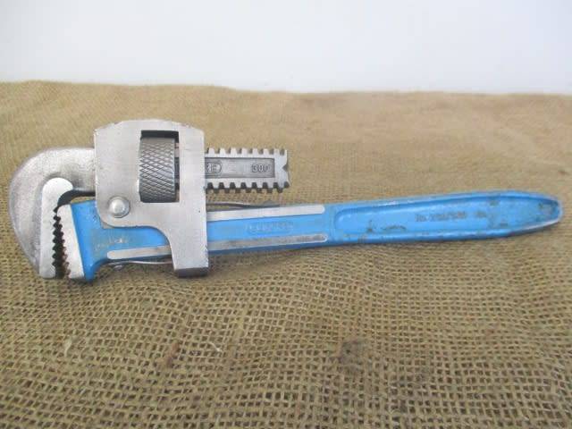 Nice Gedore 225/300 Adjustable Pipe Wrench     SA
