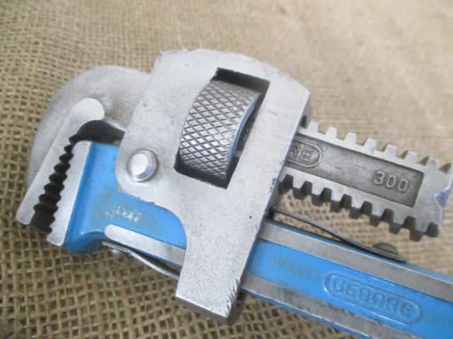 Nice Gedore 225/300 Adjustable Pipe Wrench     SA