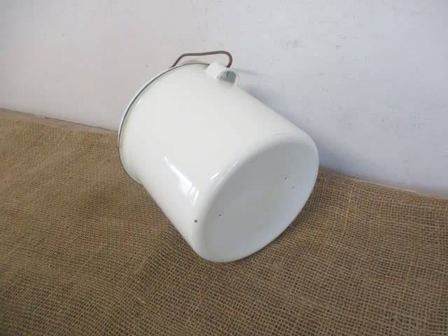 Beautiful 2 liter Old Fashioned Enamel Billy Can