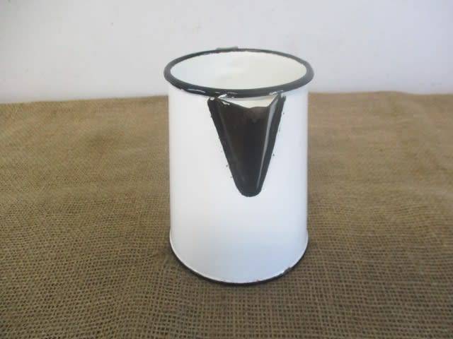 Lovely Vintage Old School Enamel 1,2 liter Milk Jug