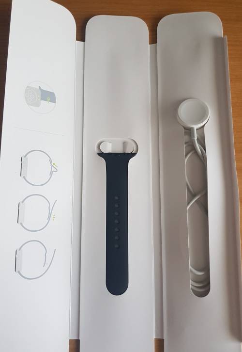 42mm Apple Watch Series 3 MINT CONDITION!!