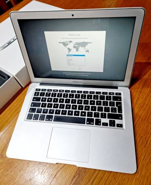 13-inch MacBook Air (2017) | 128GB - Silver | MINT CONDITION!!