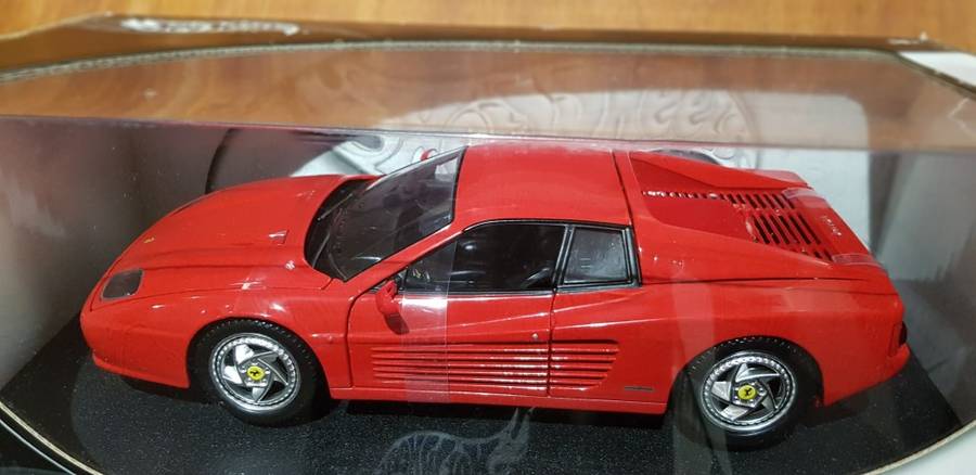 COLLECTABLE HOTWHEELS FERRARI F512M 1:18 SCALE DIE-CAST MODEL CAR