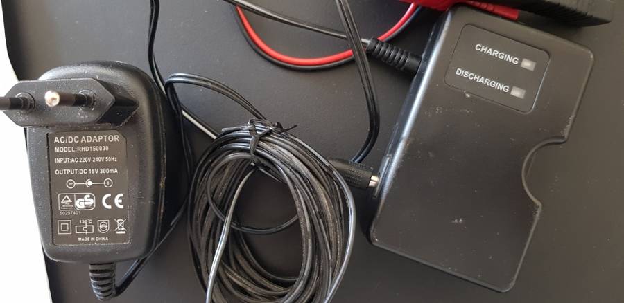 BATTERY  TRICKLE  CHARGER - 0.3  AMP  12 / 230  VOLT