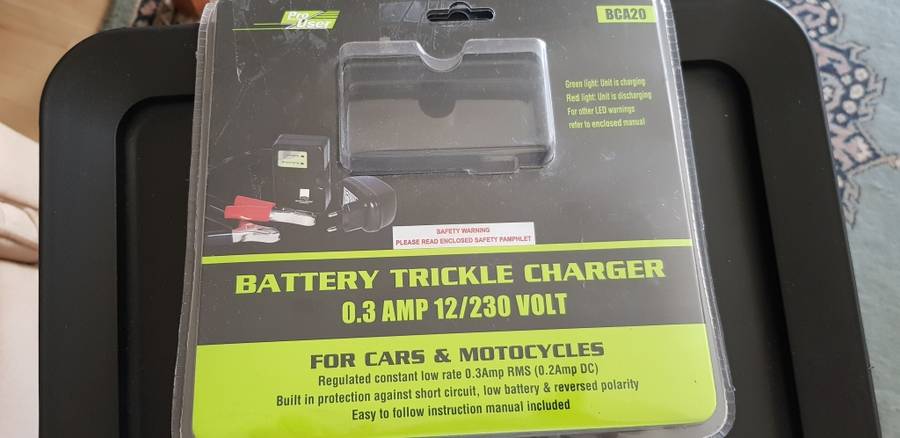 BATTERY  TRICKLE  CHARGER - 0.3  AMP  12 / 230  VOLT