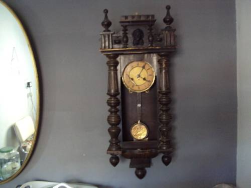 VINTAGE WALL CLOCK - WORKING